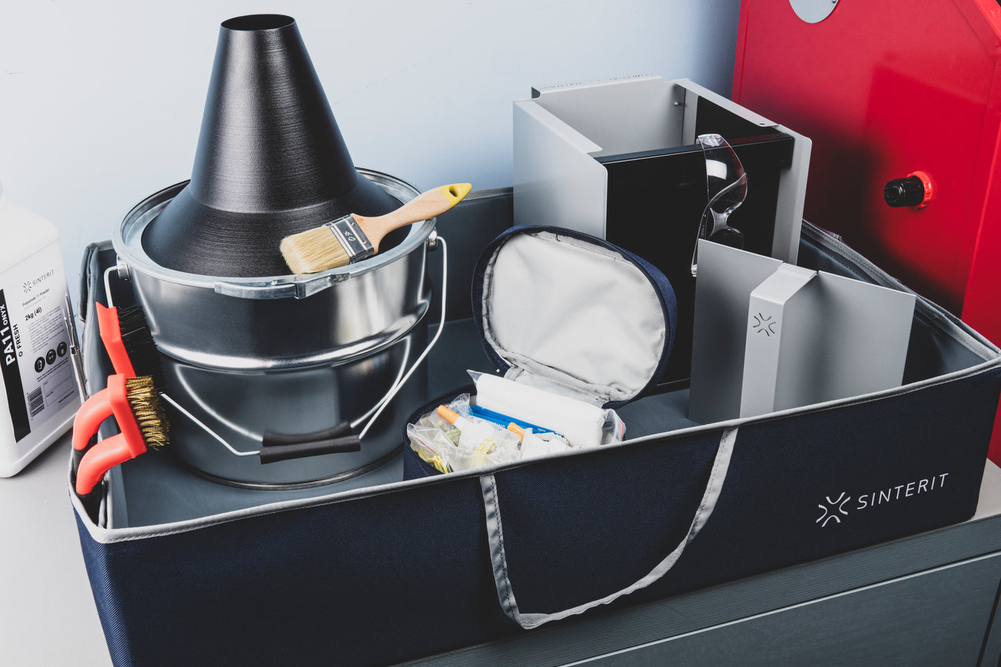 SINTERIT DEDICATED POWDER TOOLS: Zubehör und Werkzeugset für das Pulvermanagement, Nachbearbeitung der 3D-Drucke und Wartung