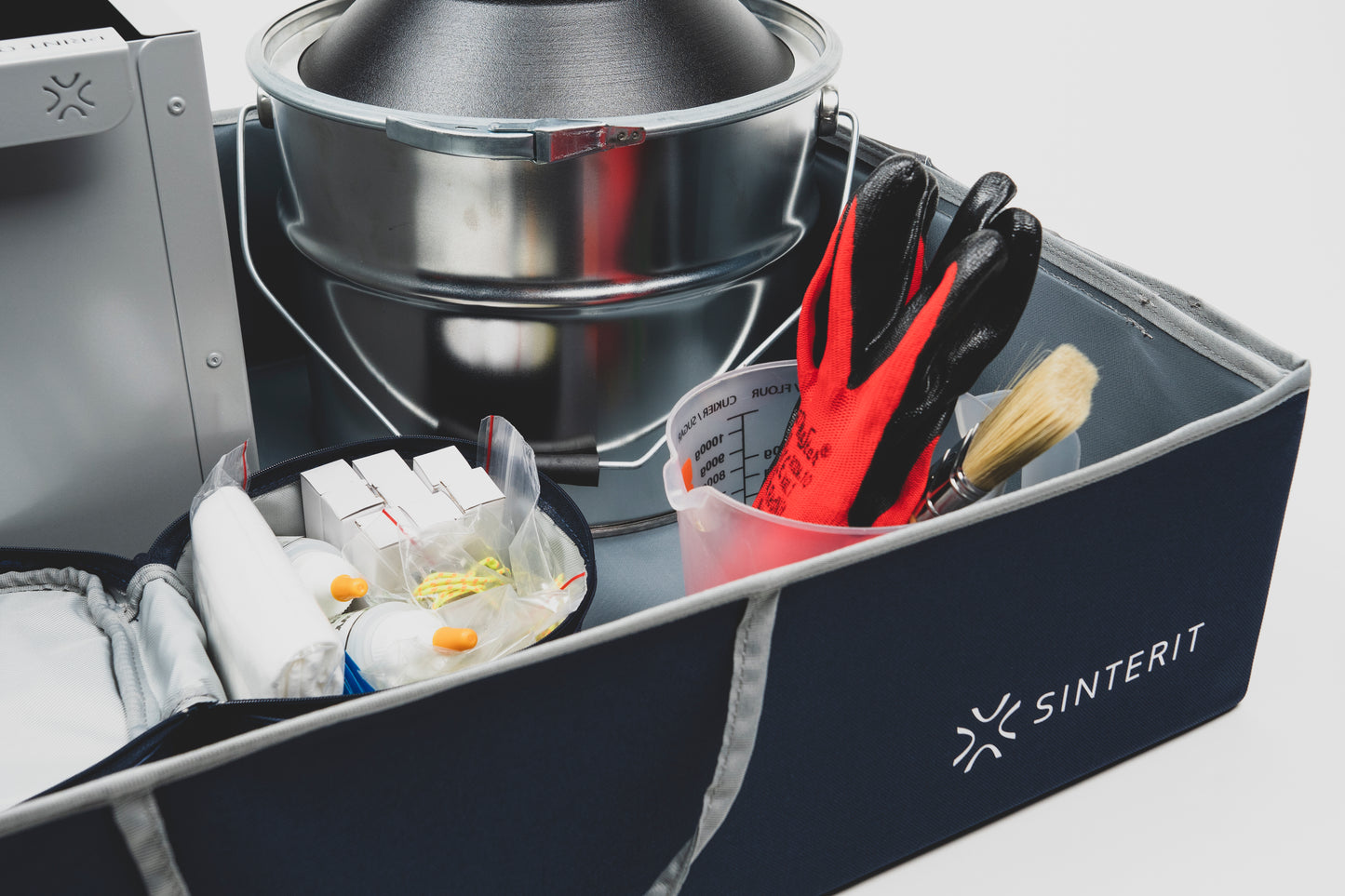 SINTERIT DEDICATED POWDER TOOLS: Zubehör und Werkzeugset für das Pulvermanagement, Nachbearbeitung der 3D-Drucke und Wartung